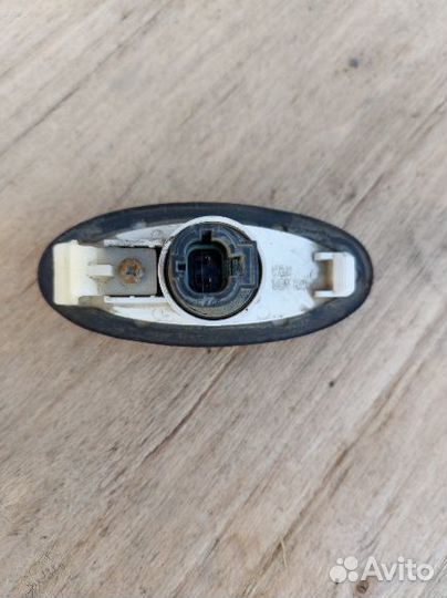 Nissan NP300 Повортник крыла