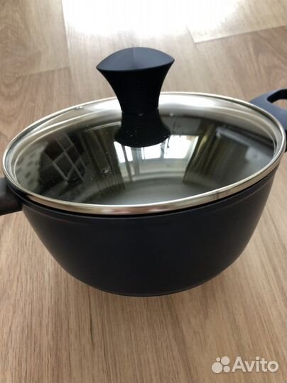 Кастрюля антипригарная