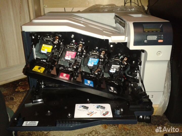 Принтер HP Color LaserJet CP5225