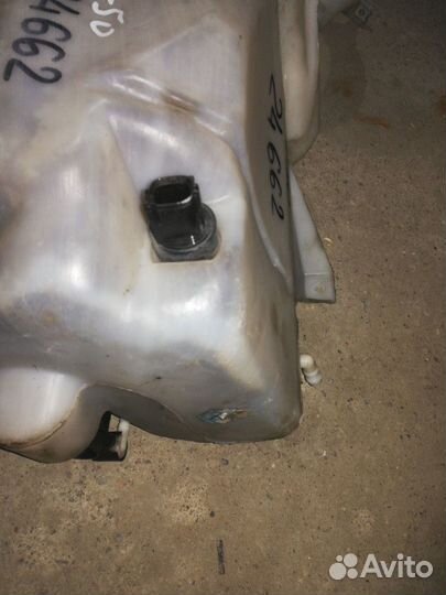 Бачок омывателя Volvo V50