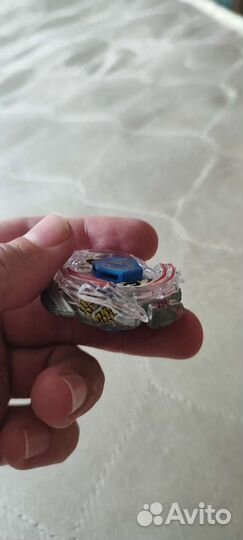 Beyblade Lightning L-Drago mid-fake metal fight