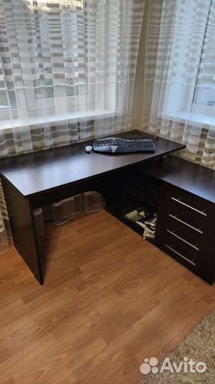 Компьютерный-письменный стол