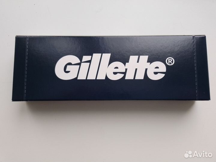 Подарочный набор бритва Gillette Fusion 5