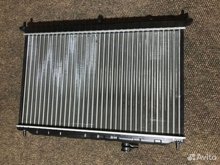 Радиатор охлаждения передний Kia Rio 2005-2012