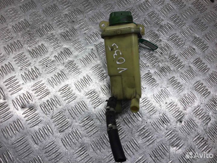 Бачок гидроусилителя Volkswagen Passat 8d0422373c