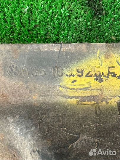 Декоративная крышка двигателя Volkswagen Golf 1.4