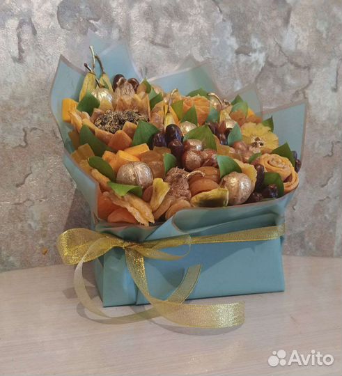 Букеты сладкие на выпускной