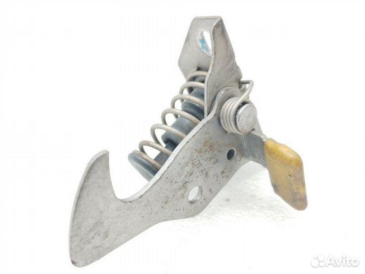 Крюк замка капота Bmw 3-Series E90