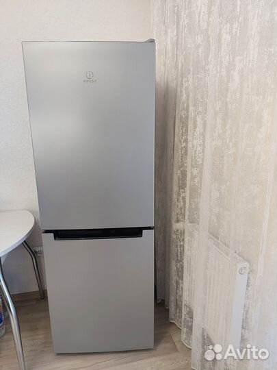 Холодильник Indesit