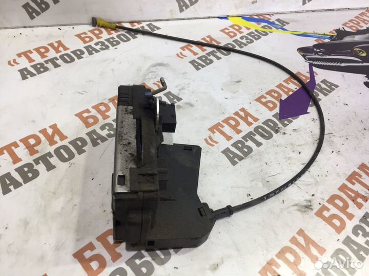 Рено Трафик Замок передней двери Прав