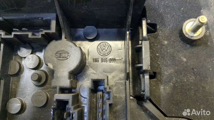 Фонарь задний правый Volkswagen Golf 3 1996