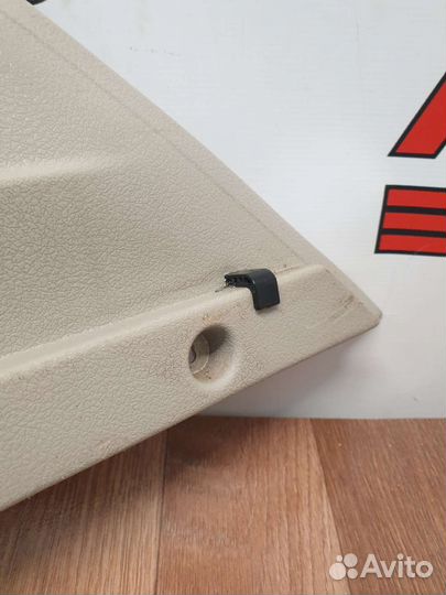 Обшивка багажника правая Renault Sandero 2