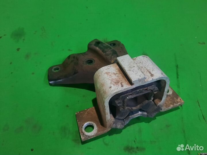 Опора двигателя K7M Renault Logan 1