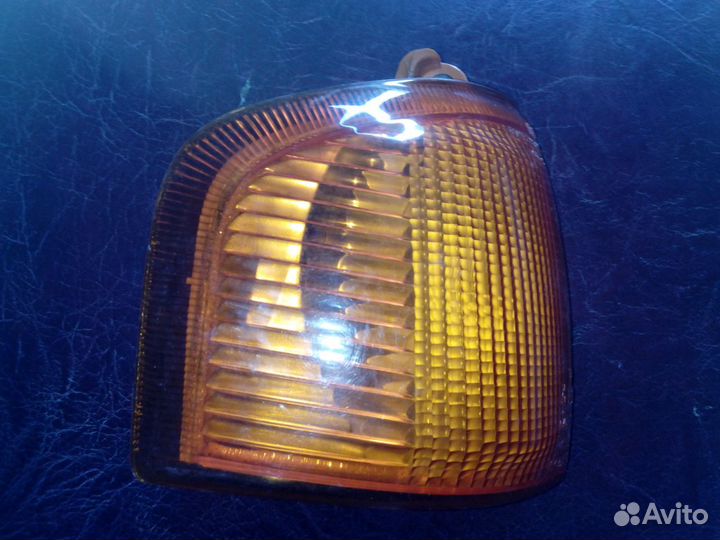 Поворотник передний правый на Ford Escort 86-89