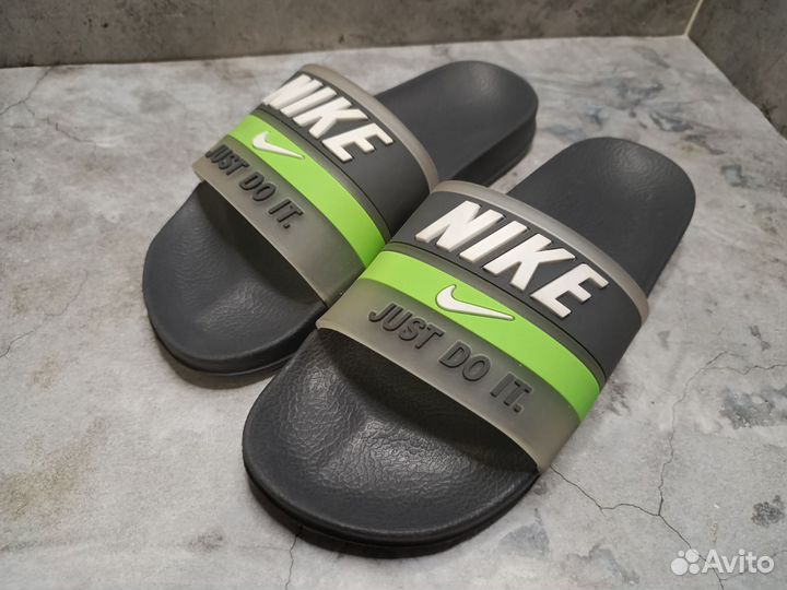 Сланцы Nike серые