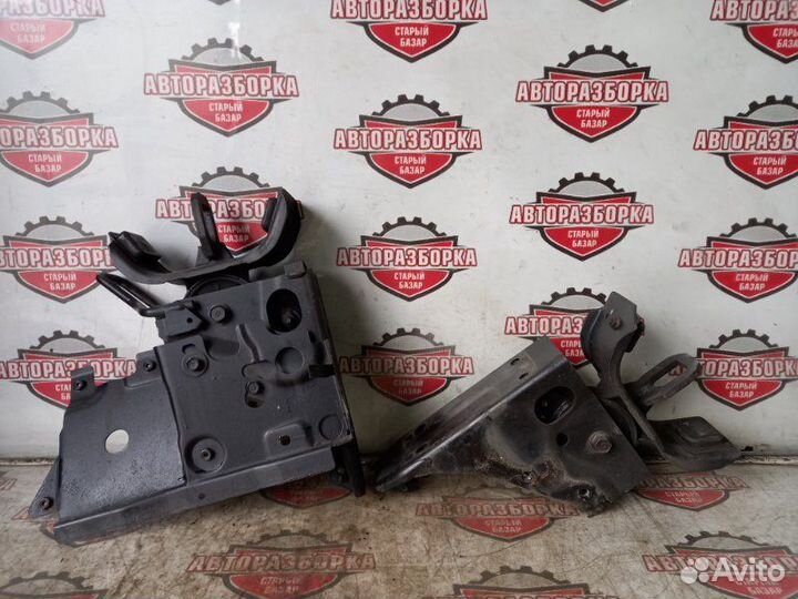 Подушка кабины Mazda Titan WGE1T TF 1996