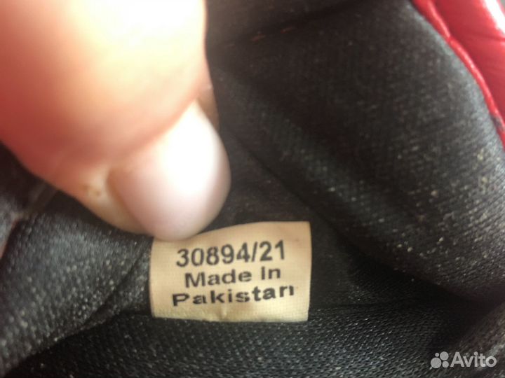 Перчатки и шлем для кикбоксинга