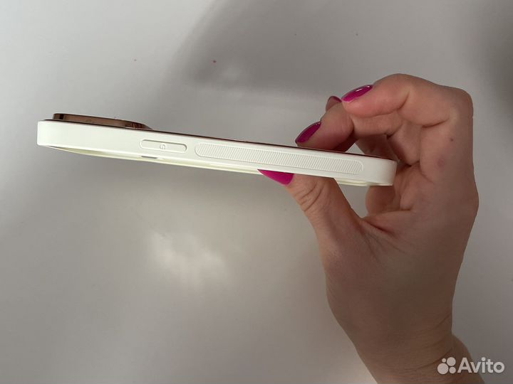 Чехол на iPhone 13 pro новый
