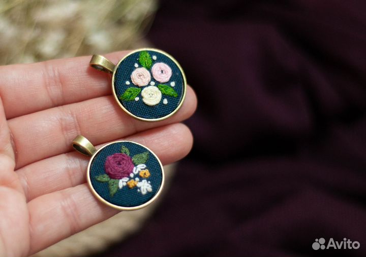 Кулоны ручной работы, кулоны с вышивкой