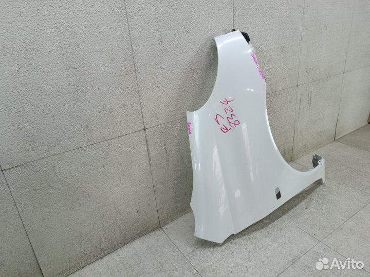 Крыло Тойота Функарго Тоyоta Funсargо правое