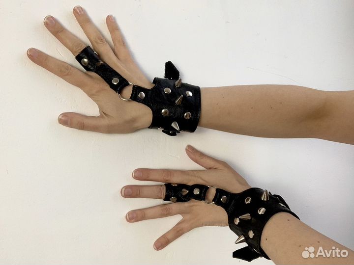 Краги (наручники- браслеты) из кожи с шипами