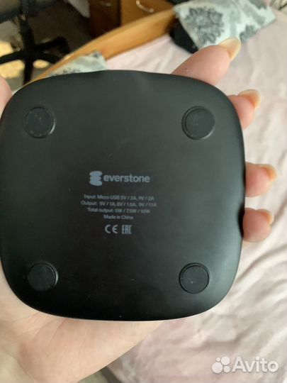 Беспроводная зарядка для телефона