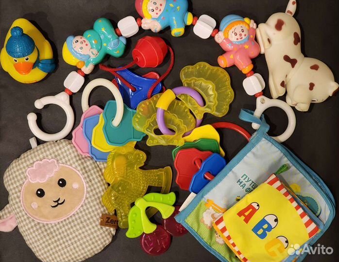 Погремушки пакетом и мобиль fisher price