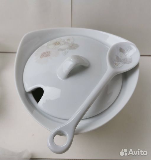 Сахарница фарфоровая новая в коробке