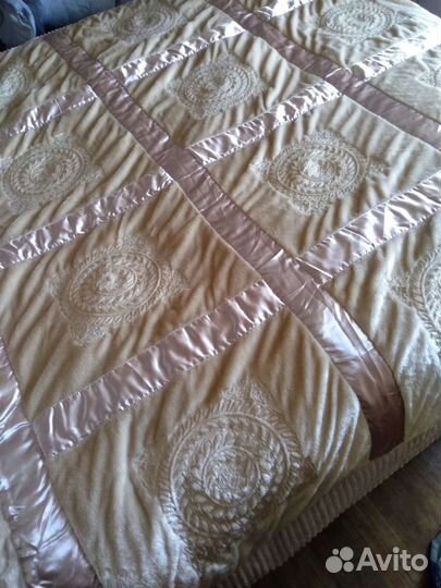 Покрывало на кровать новое