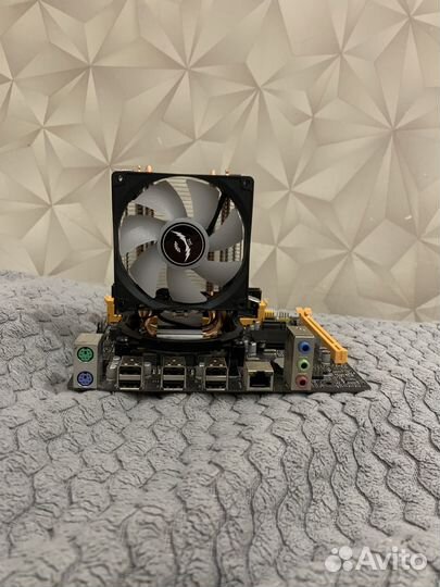 Сборка материнской платы + процессор с кулером