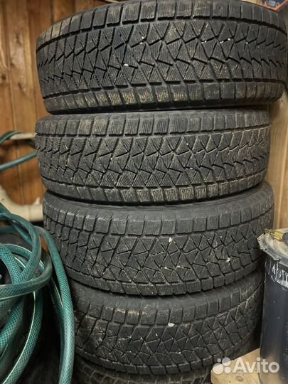 Bridgestone Blizzak DM-V2 235/65 R18
