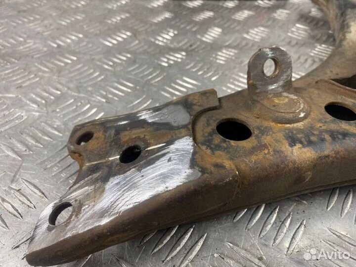 Рычаг подвески нижний передний правый Toyota