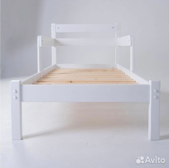 Кровать с бортиками. В наличии