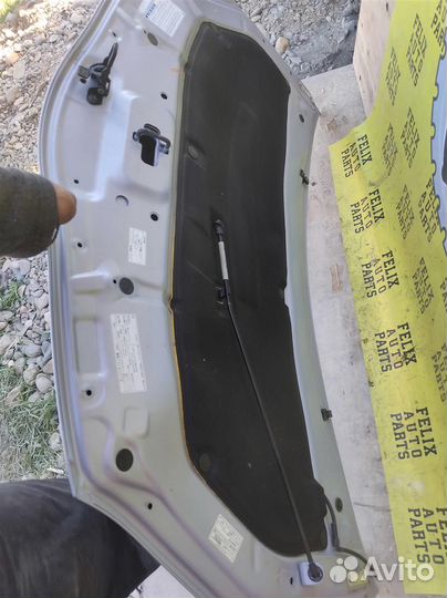 Капот Toyota Prius (zvw30) 2009-2016