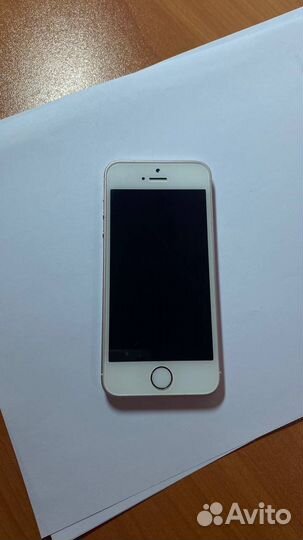 Телефон iPhone se 2016