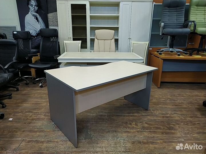 Стол угловой б/у 140х90х75 правый 04102пр-клс