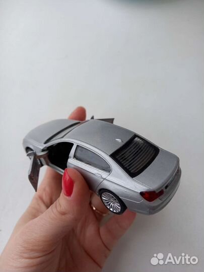 Металлическая машина BMW 760Li