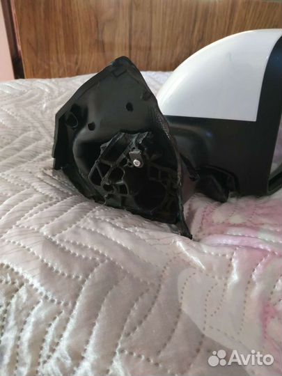 Зеркало заднего вида