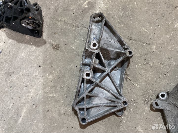 Кранштейн Renault 1.9dci F9Q Scenic ll Megan ll