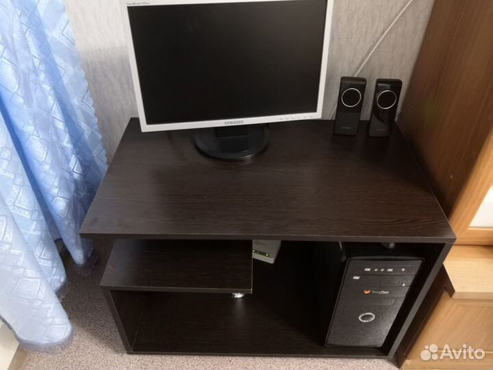 Компьютерный столик 80 дл 50 ш, высота 56