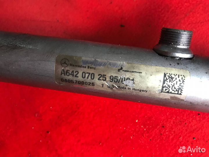 Топливная рампа правая Mercedes S-Class W221 OM642