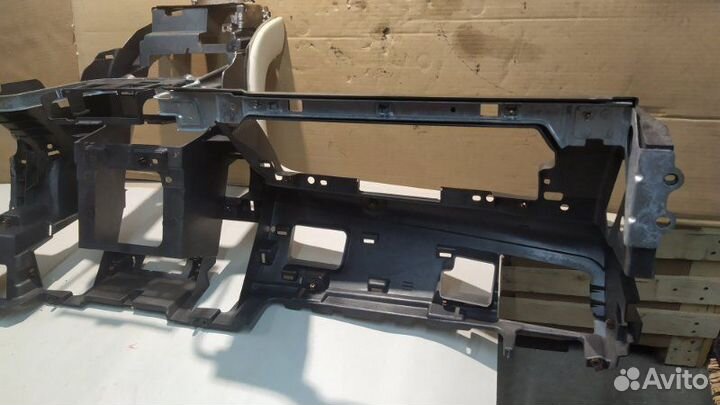 Панель передняя салона торпедо Cadillac Escalade 3