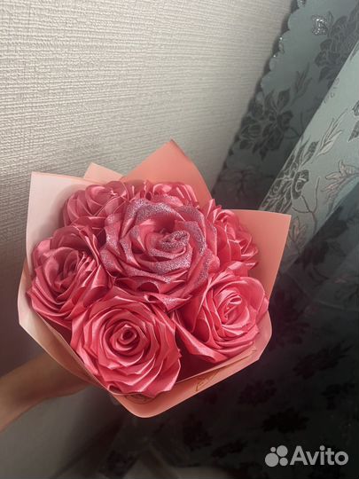 Букет роз из атласных лент