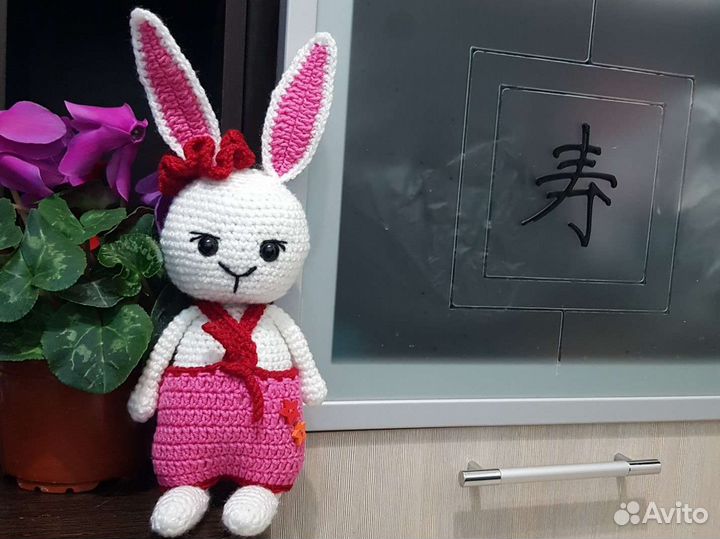 Вязаные игрушки зайка
