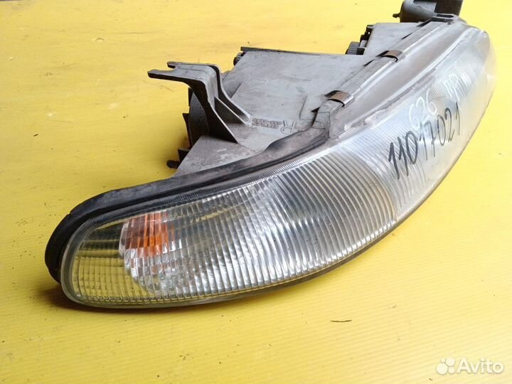 Mazda Cronos 1 Фара правая