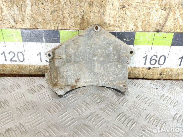 Кронштейн генератора C 202