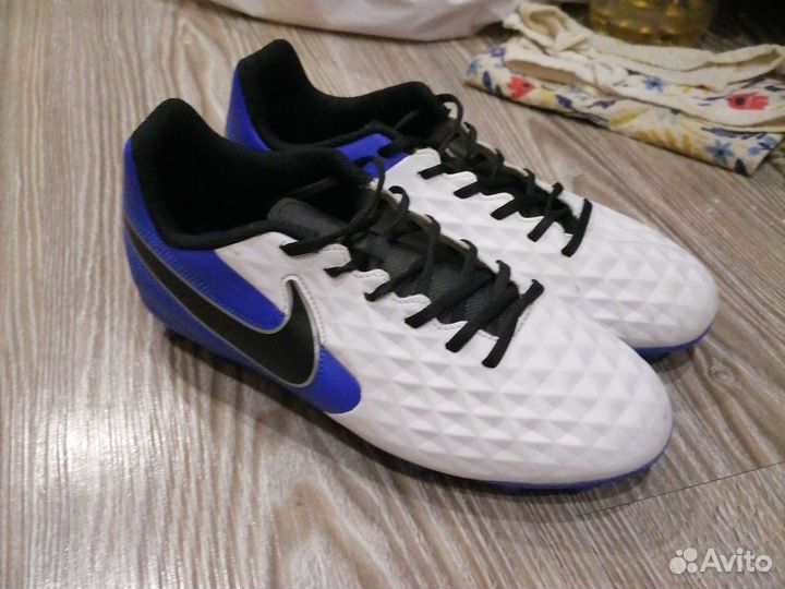 Футбольные бутсы Nike