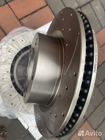 Тормозные диски с перфорацией Toyota LC 200 15-23г