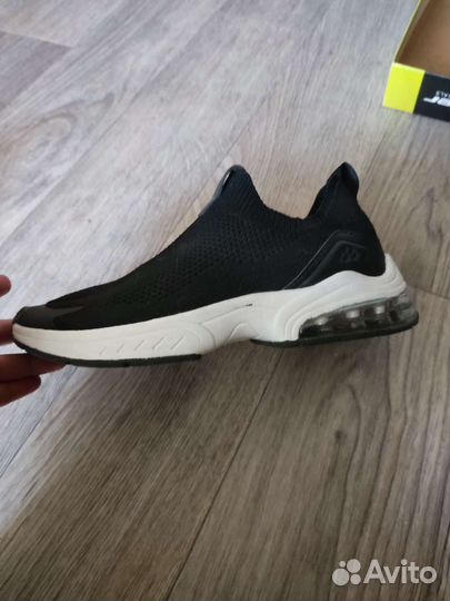 Кроссовки zara