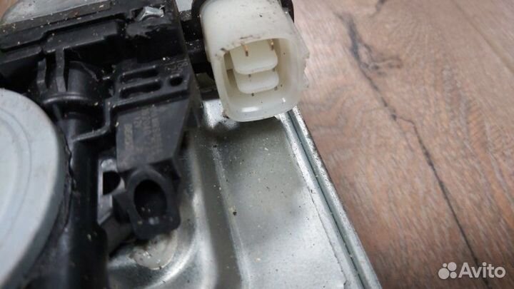 Стеклоподъемник передний правый Mitsubishi Pajero